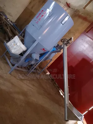 Feed Milling Machine (Crusher/Mixer) With Screw Conveyor