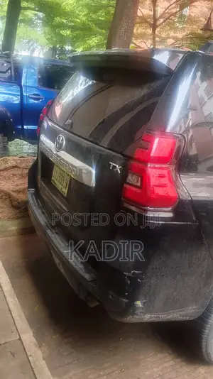 Toyota Land Cruiser Prado 2022 Black