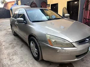 Honda Accord 2004 Gold