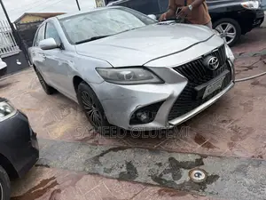 Toyota Camry XLE 4dr Sedan (2.5L 4cyl 6AM) 2010 Silver