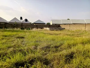 100/100ft Plot of Land