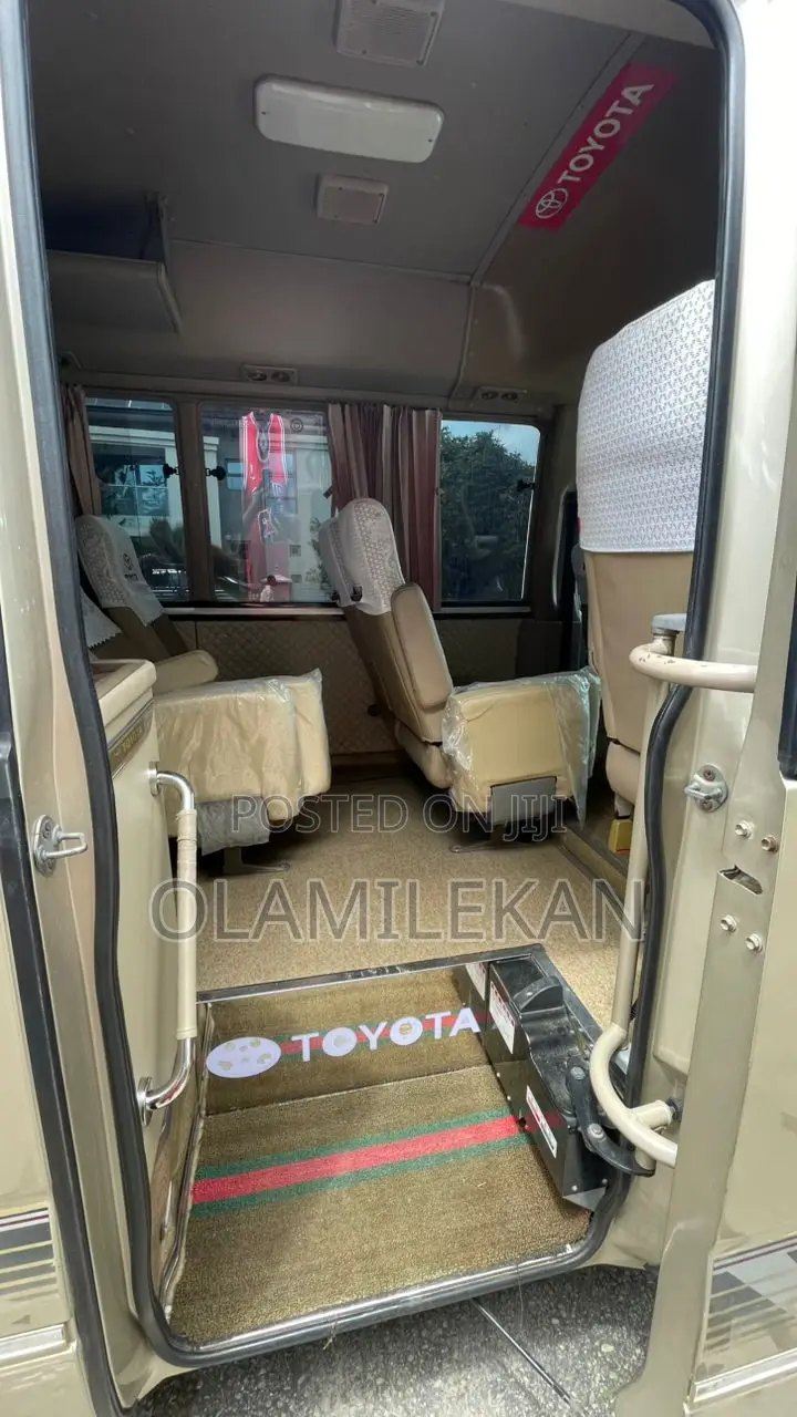 Toyota Coaster 2017 Gold
