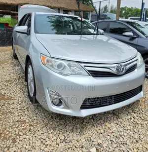 Toyota Camry XLE 4dr Sedan (2.5L 4cyl 6A) 2014 Silver