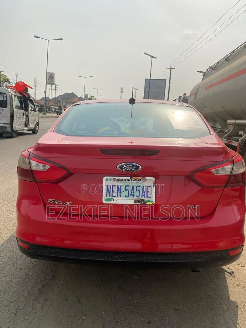 Ford Focus 2012 Red