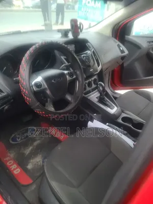 Ford Focus 2012 Red