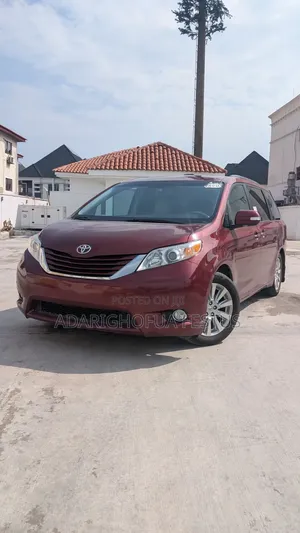 Toyota Sienna 2014 Burgundy