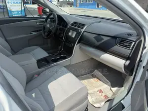 Toyota Camry LE 4dr Sedan (2.5L 4cyl 6A) 2016 White
