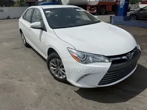 Toyota Camry LE 4dr Sedan (2.5L 4cyl 6A) 2016 White