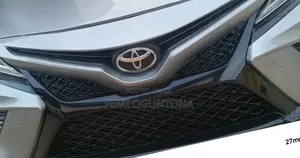 Toyota Camry 2019 Silver