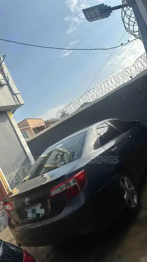 Toyota Camry SE 4dr Sedan (2.5L 4cyl 6A) 2013 Gray