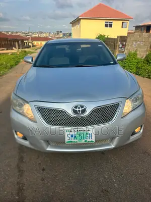 Toyota Camry 2010 Silver