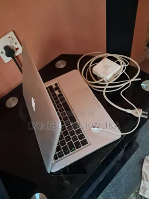 Laptop Apple MacBook Pro 4GB Intel Core 2 Duo SSD 512GB