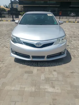 Toyota Camry SE 4dr Sedan (2.5L 4cyl 6A) 2013 Silver