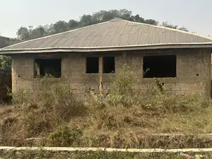 6bdrm Bungalow in St. Anthony Estate, Eleyele for sale