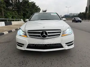 Mercedes-Benz C300 Luxury 4Matic Sedan AWD (3.5L 6cyl 7A) 2013 White