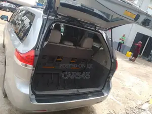 Toyota Sienna 2011 Gray