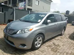 Toyota Sienna 2014 Silver