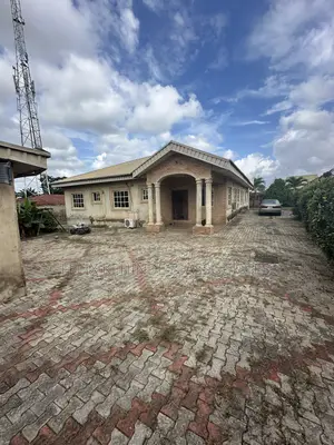 4bdrm Bungalow in Aderibigbe Close, Idishin for sale