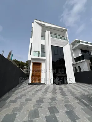 6bdrm Duplex in Garden Estate, Chevron for sale