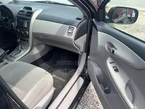 Toyota Corolla LE 4dr Sedan (1.8L 4cyl 4A) 2013 Black