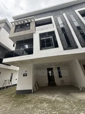 5bdrm Maisonette in Close To Lagos, Olokonla for rent