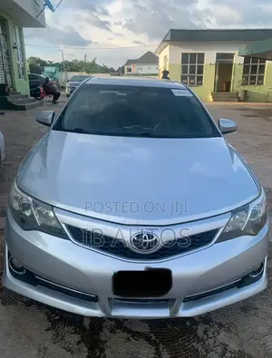 Toyota Camry SE 4dr Sedan (2.5L 4cyl 6A) 2013 Silver