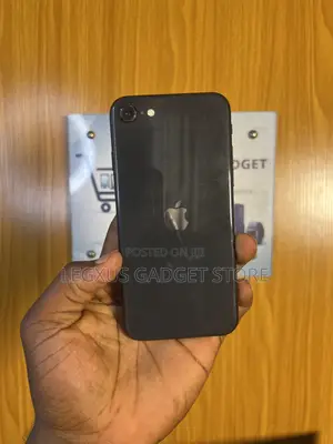 Apple iPhone SE (2020) 128 GB Black