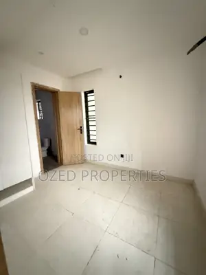 5bdrm Maisonette in Close To Lagos, Olokonla for rent