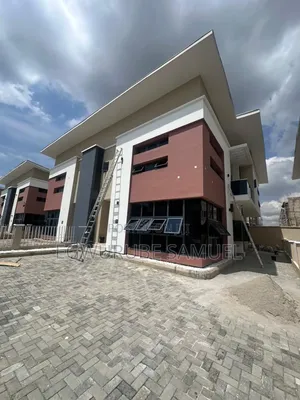 4bdrm Apartment in Ogudu Gra Phase 2 for rent