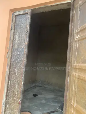 A Newly Built Ultramodern Spacious Shop