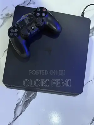 Play Station 4slim
