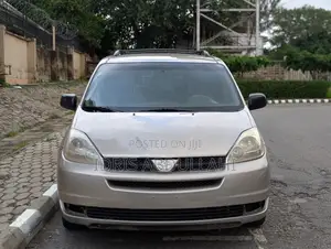 Toyota Sienna 2006 Gold