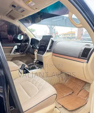 Toyota Land Cruiser 2016 Black