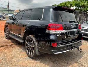 Toyota Land Cruiser 2016 Black