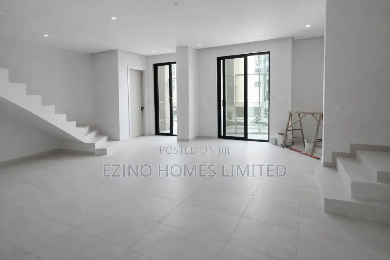 4bdrm Duplex In Rock Mould, Macpherson For Sale