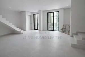 4bdrm Duplex In Rock Mould, Macpherson For Sale