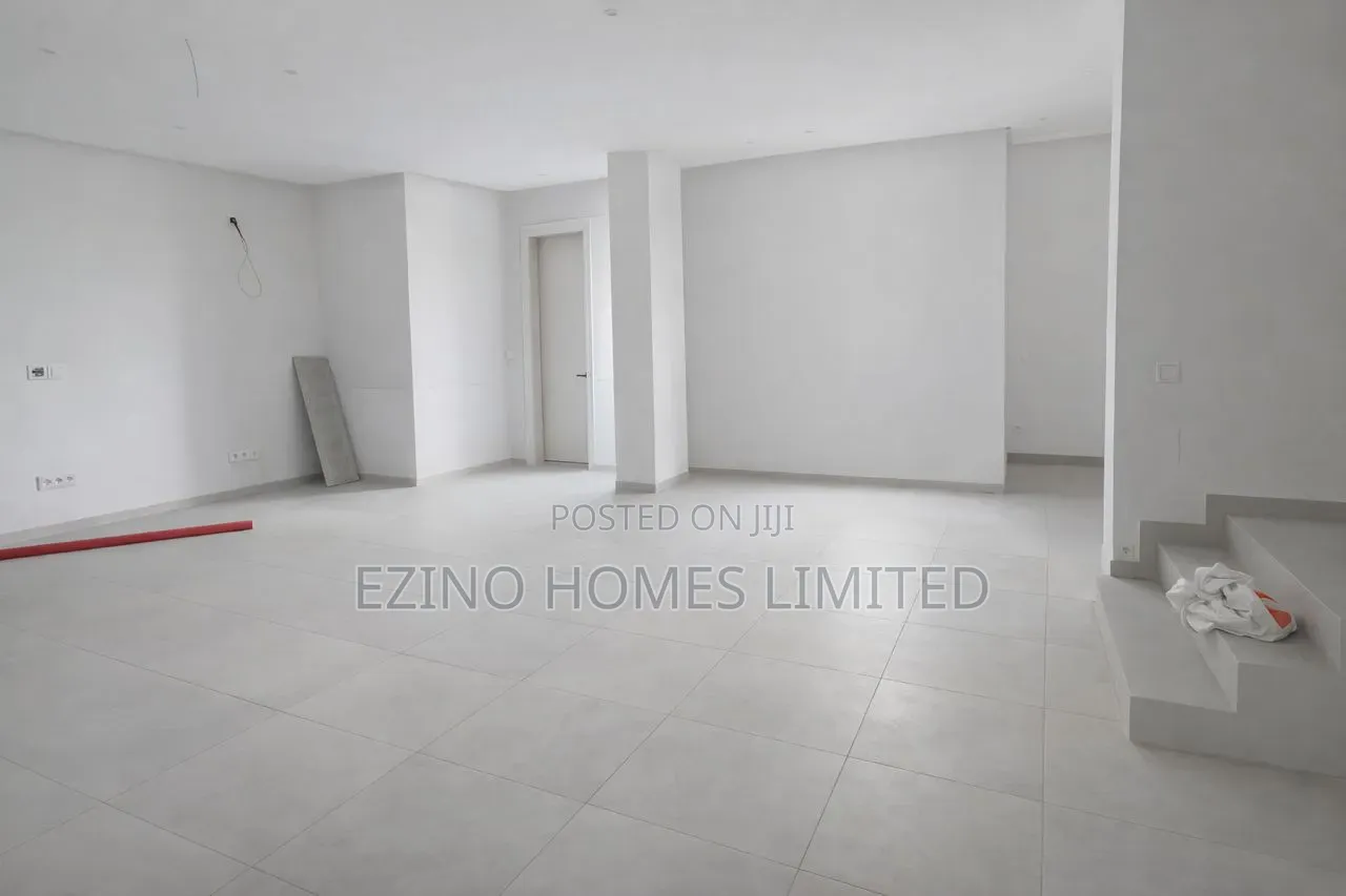 4bdrm Duplex In Rock Mould, Macpherson For Sale
