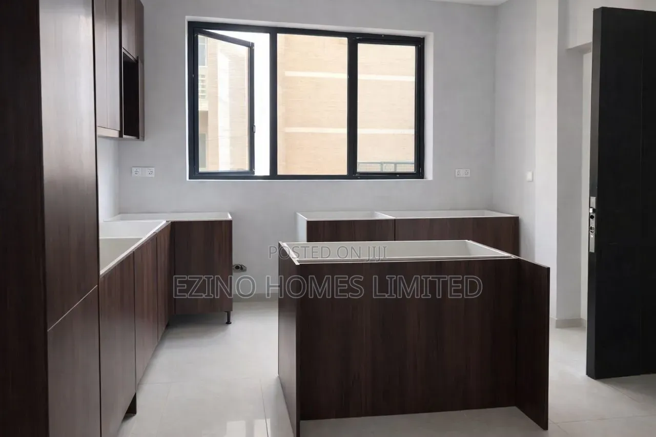 4bdrm Duplex In Rock Mould, Macpherson For Sale