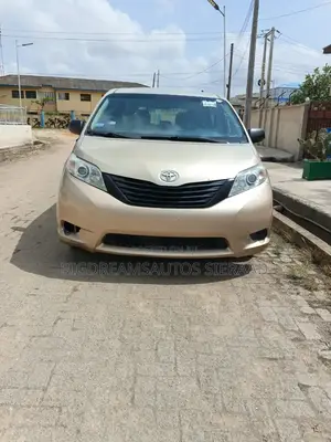 Toyota Sienna 2014 Gold