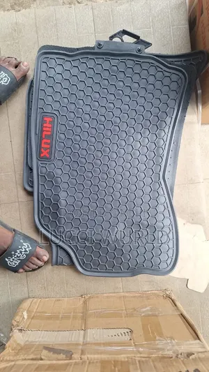 Hilux Customise Footmat