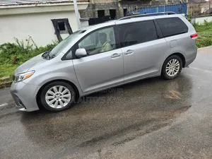 Toyota Sienna 2014 Silver