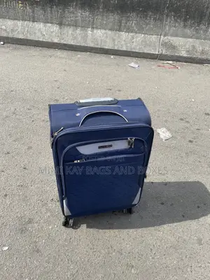 Traveling Box in Port Harcourt Medium Size 45,000