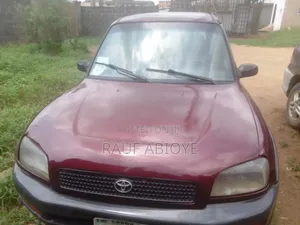 Toyota RAV4 Automatic 2000 Red
