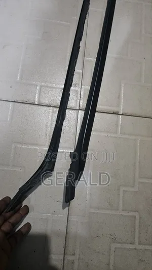 Windscreen Glass Chrome Highlander 2015/2016/2018