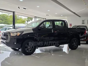 New Toyota Hilux 2025 Black