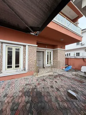 Mini Flat in Chevron for rent
