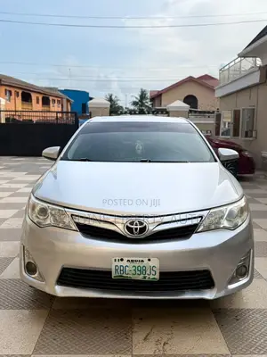 Toyota Camry XLE 4dr Sedan (3.5L 6cyl 6A) 2014 Silver