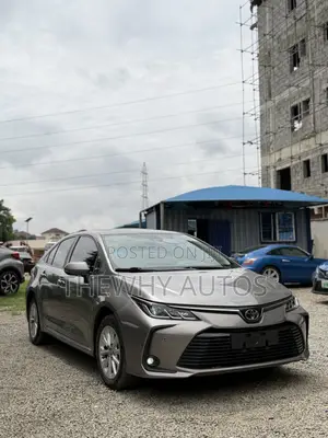 Toyota Corolla XLE 2021 Brown