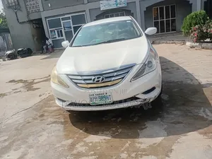 Hyundai Sonata Limited Sedan FWD (2.4L 4cyl 5A) 2010 White
