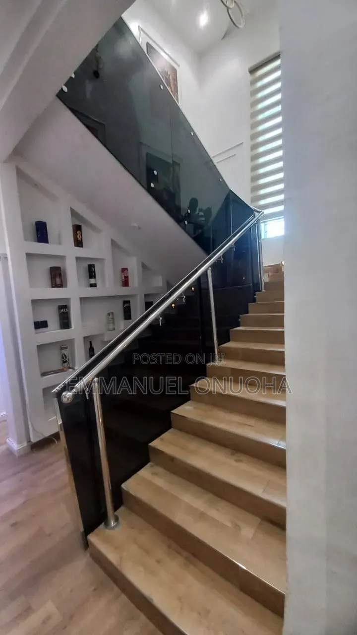 Modern Glass Staircase Handrail